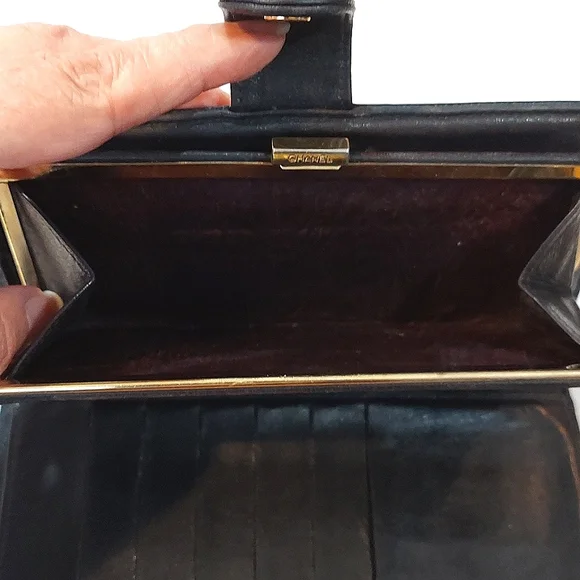 Chanel Caviar Wallet, Black CC Embossed. Pebbled caviar genuine leather. Luxury! - Picture 6 of 12